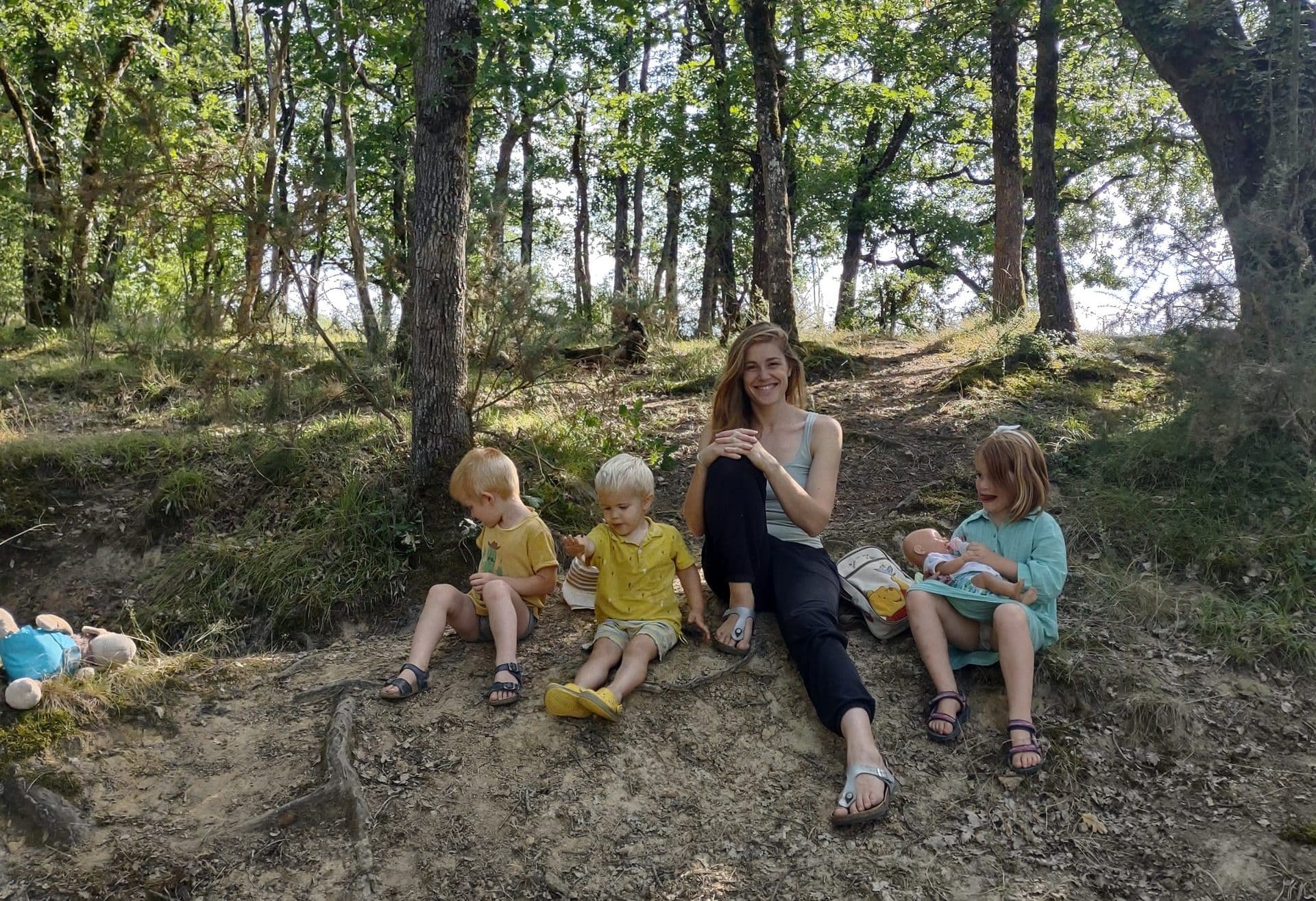 Foto van Eliane en drie kinderen